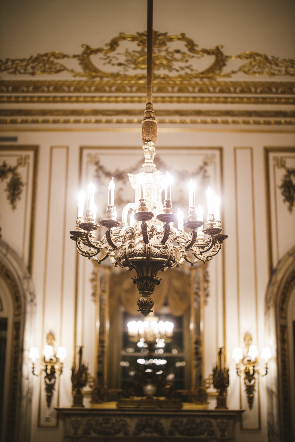 <h2>The Anderson's brilliance in the design of the English Drawing Room</h2>Photo by Sam Hurd.