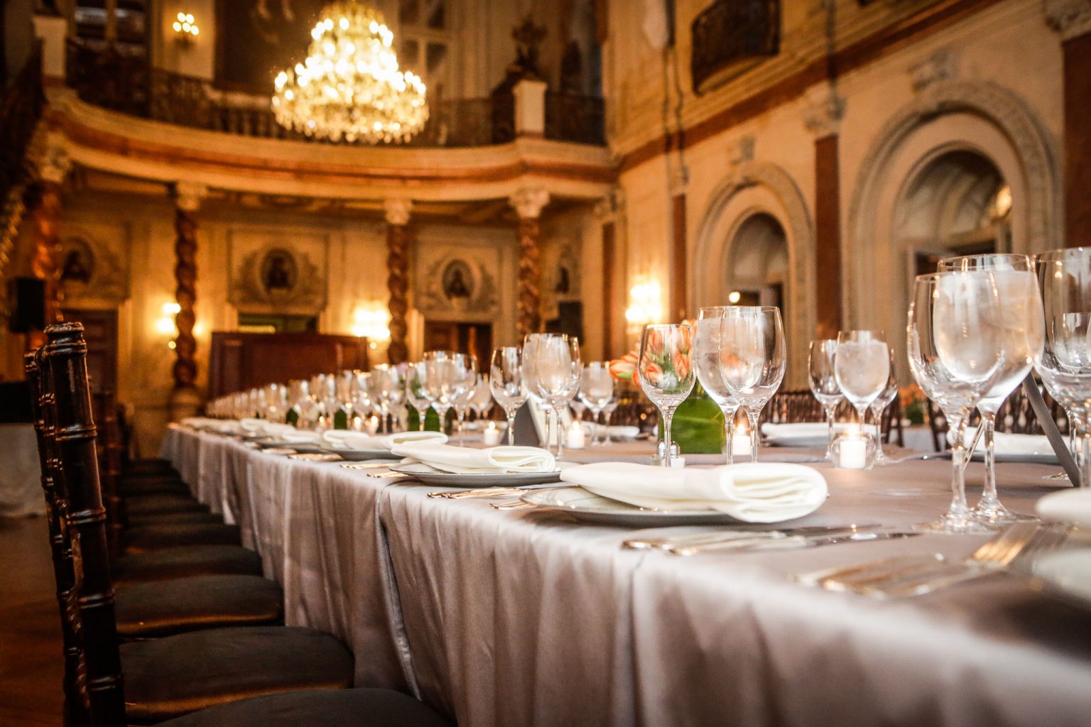 <h2>King's table in the Ballroom/h2>Photo by Jon Fleming.