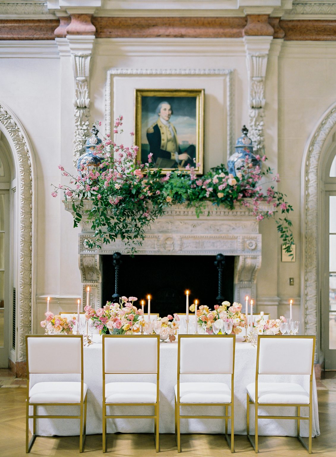 <h2>Dinner for eight</h2>Photo by Vicki Grafton. Pamela Barefoot Events, planner.