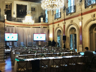 h2>Clasroom setup in Ballroom</h2>