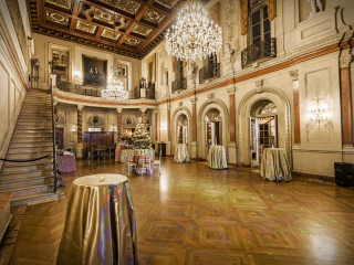 h2>Holiday Ballroom ready for guests</h2>