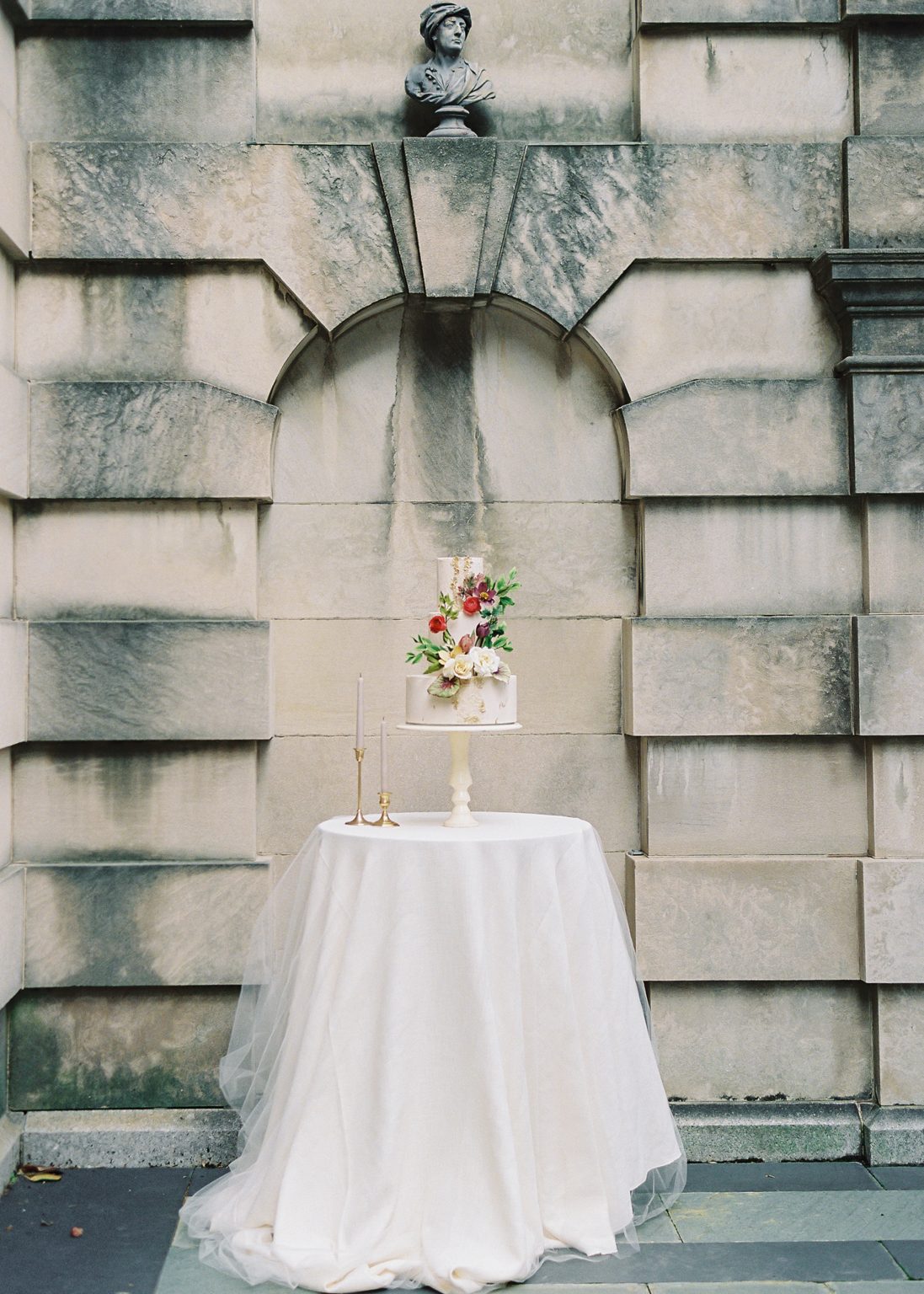 <h2>Terraced cake presentation</h2>Photo by Vicki Grafton. Pamela Barefoot Events, planner.