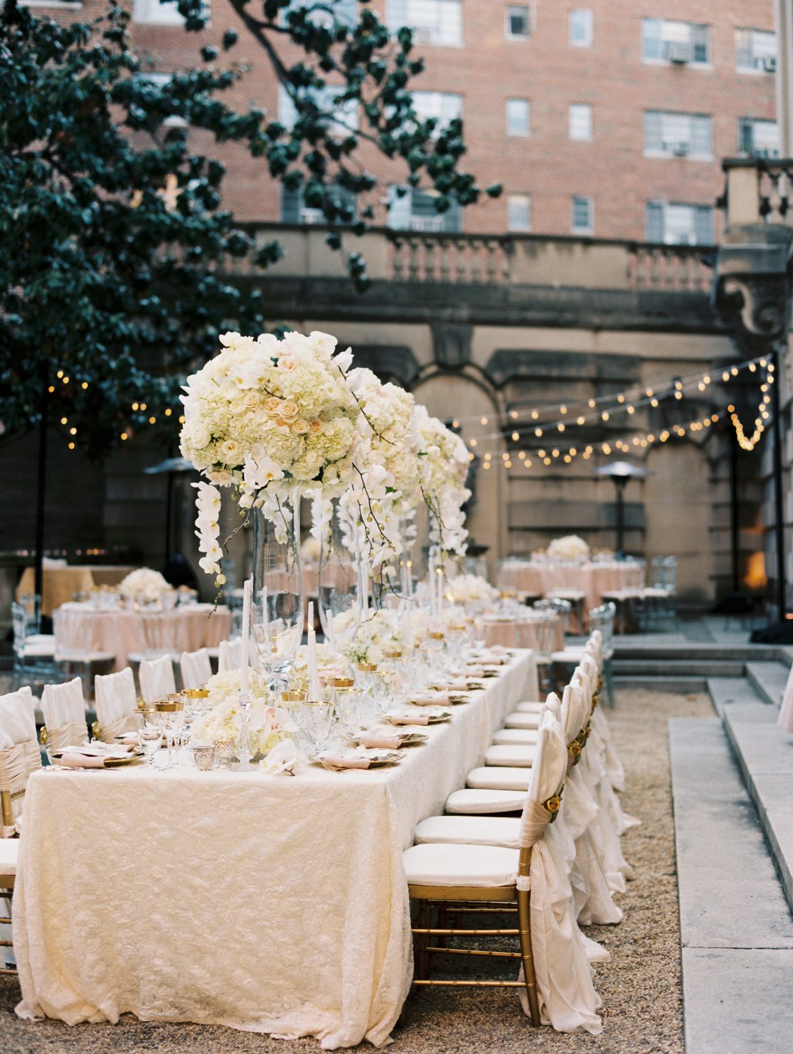 <h2>Classic whites and creams in the garden</h2>Photo by Abby Jiu. Lauryn Prattes, planner.