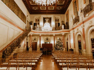 <h2>Concert seating</h2>Photo by Chris Zachary.