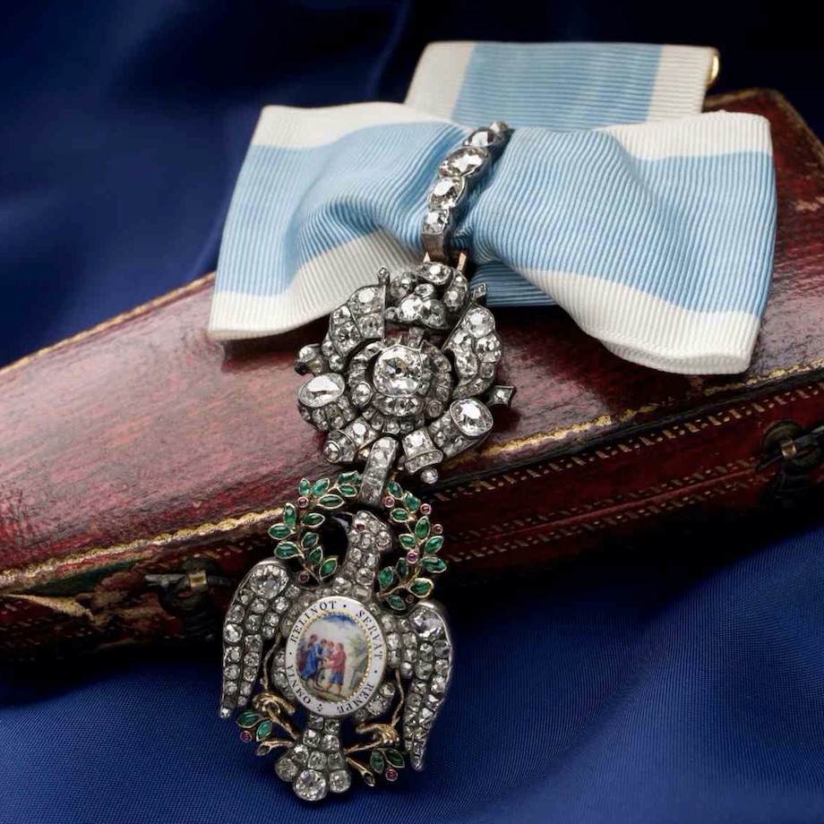 The Diamond Eagle insignia of the Society of the Cincinnati is richly symbolic and the subject of this Objects of Revolution lesson.