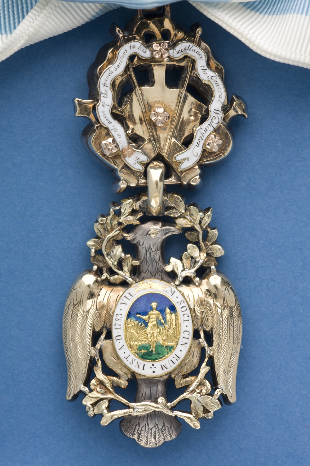 Back side of the Diamond Eagle of the Society of the Cincinnati made of gold with enamel decoration