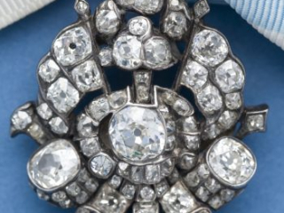 Detail of the almost-circular trophy of the Diamond Eagle insignia
