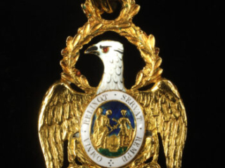 Gold eagle-shaped insignia of the Society of the Cincinnati with white enamel decoration