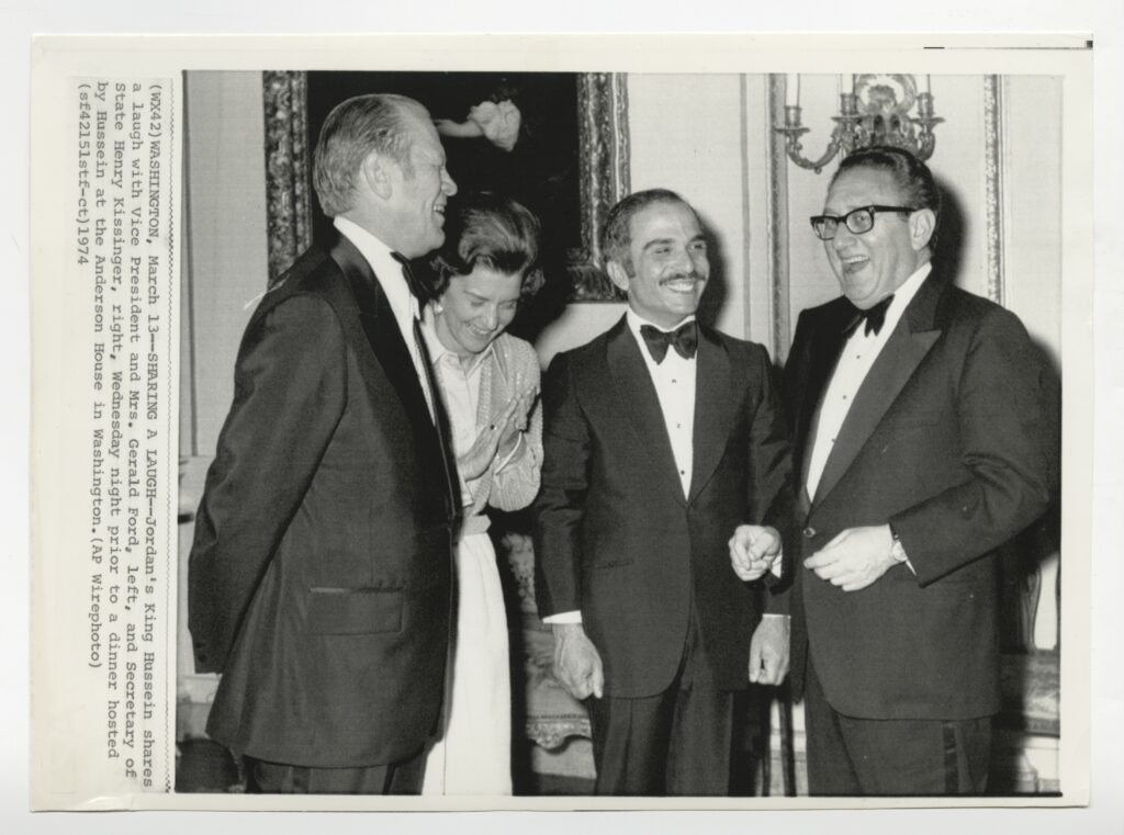 PHOTO L2020M19m VP and Mrs Ford with King Hussein and Kissinger Large